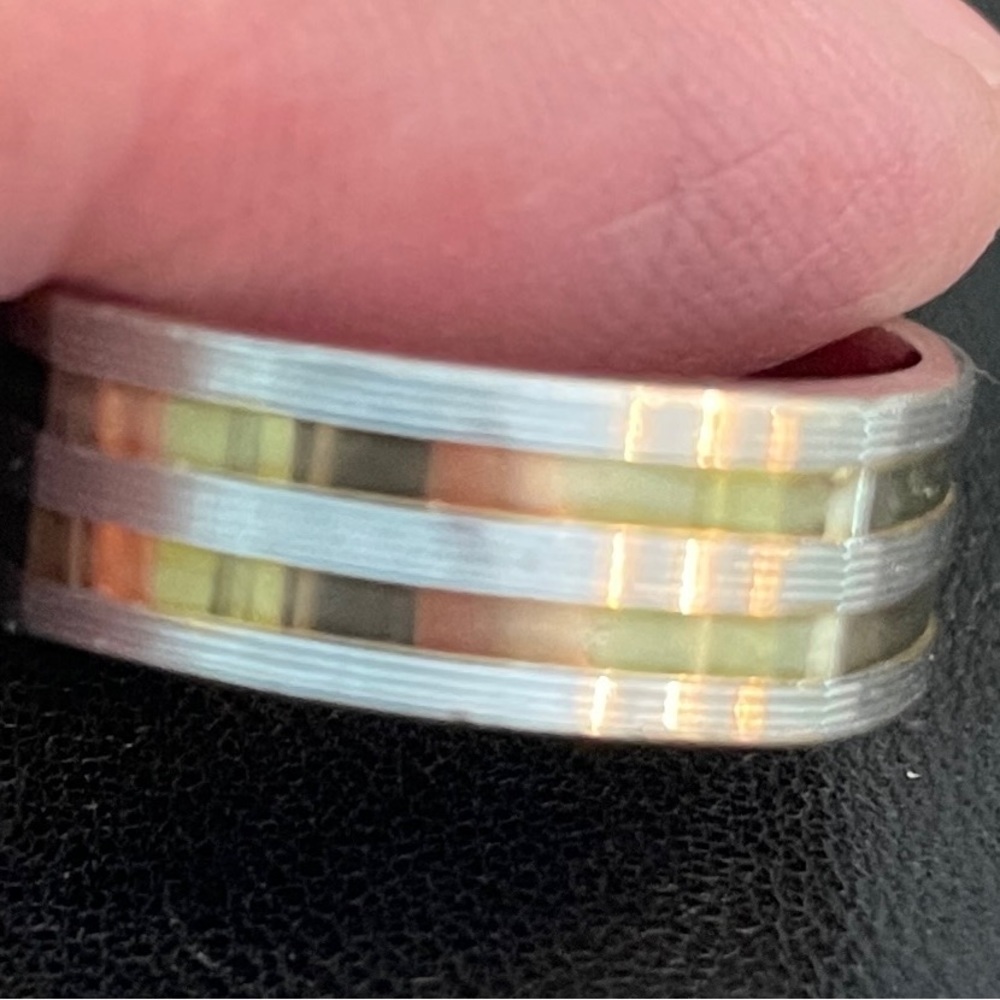 Two tone band